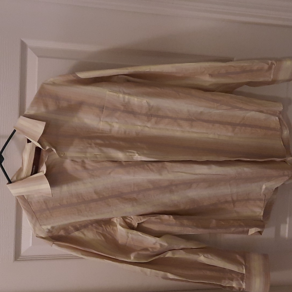 Perry Ellis button down shirt size: Large